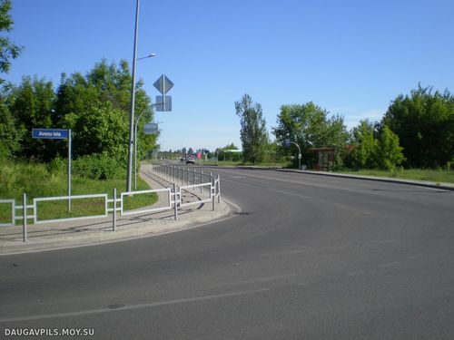 и мотор ревет